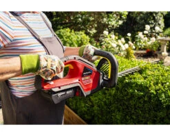 Honda HHH36BXB Cordless Hedge Trimmer -Machinery Master Shop HOndaHedgetrimmerlifestyle1