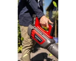 Honda HHB36BXB Cordless Leaf Blower -Machinery Master Shop HondaLeafblowerLifestyle2